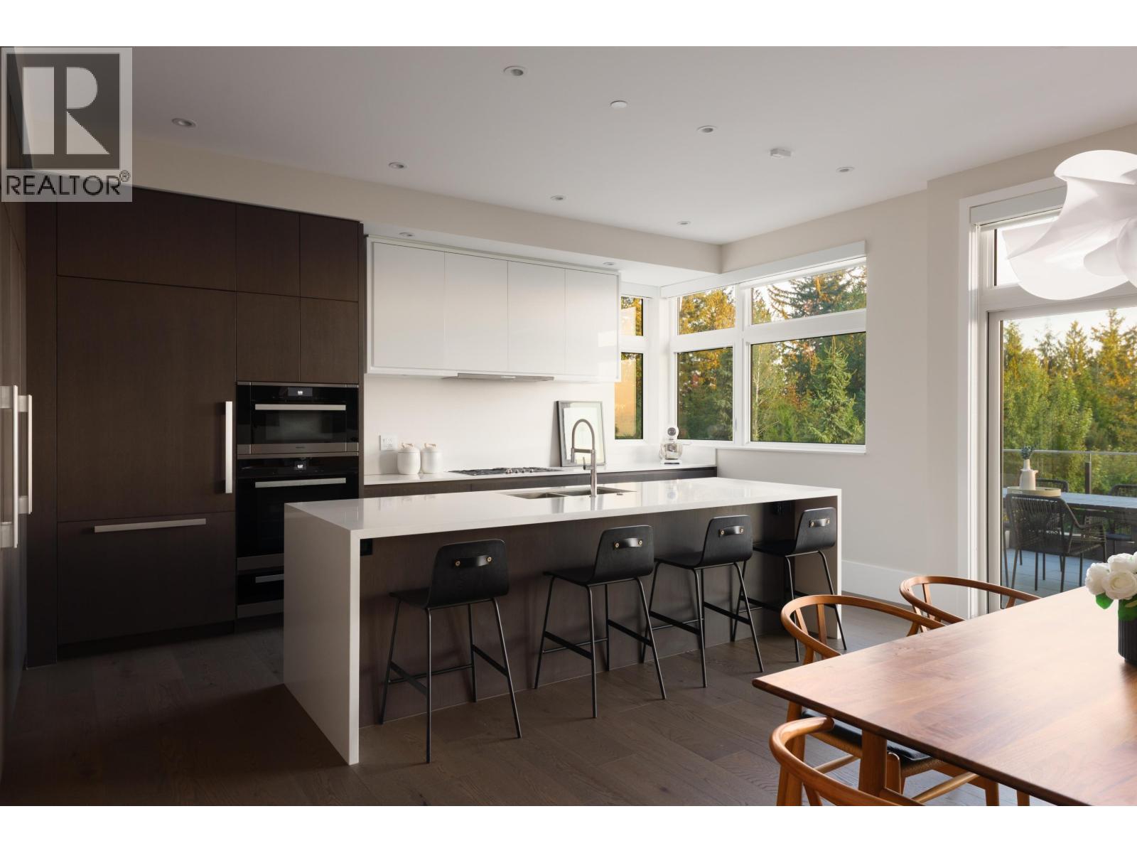 2821 CHIPPENDALE ROAD, West Vancouver