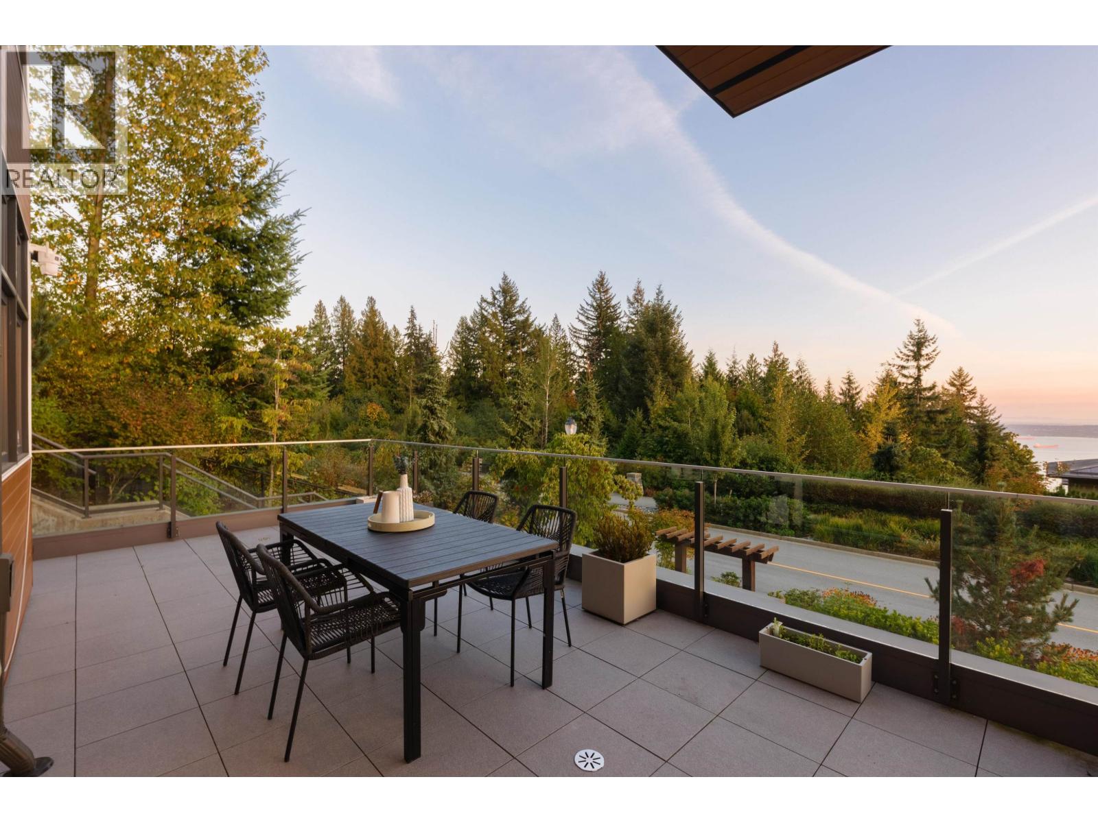 2821 CHIPPENDALE ROAD, West Vancouver