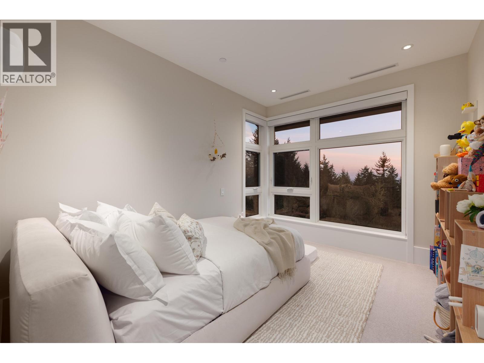 2821 CHIPPENDALE ROAD, West Vancouver