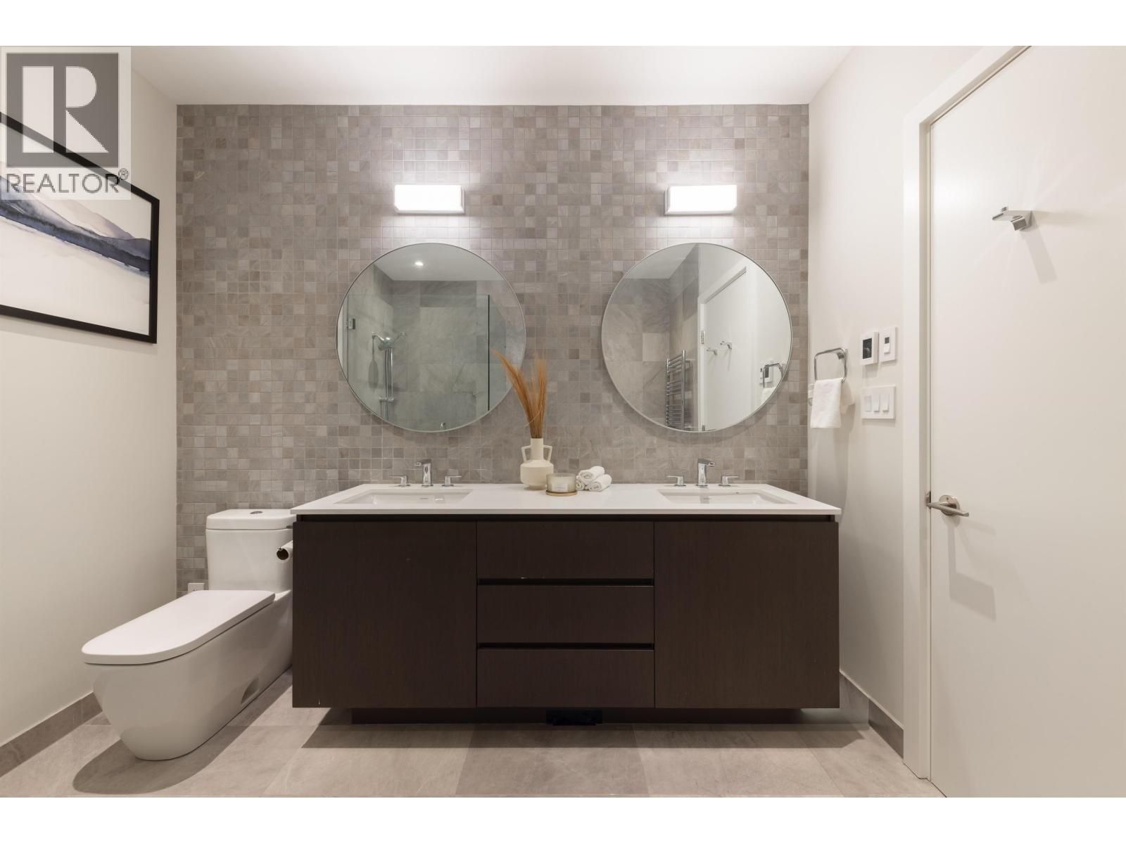 2821 CHIPPENDALE ROAD, West Vancouver