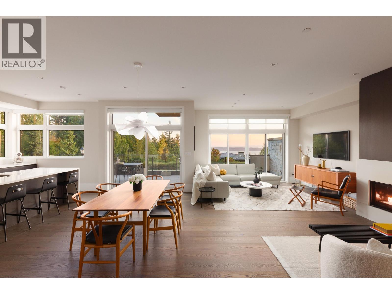 2821 CHIPPENDALE ROAD, West Vancouver