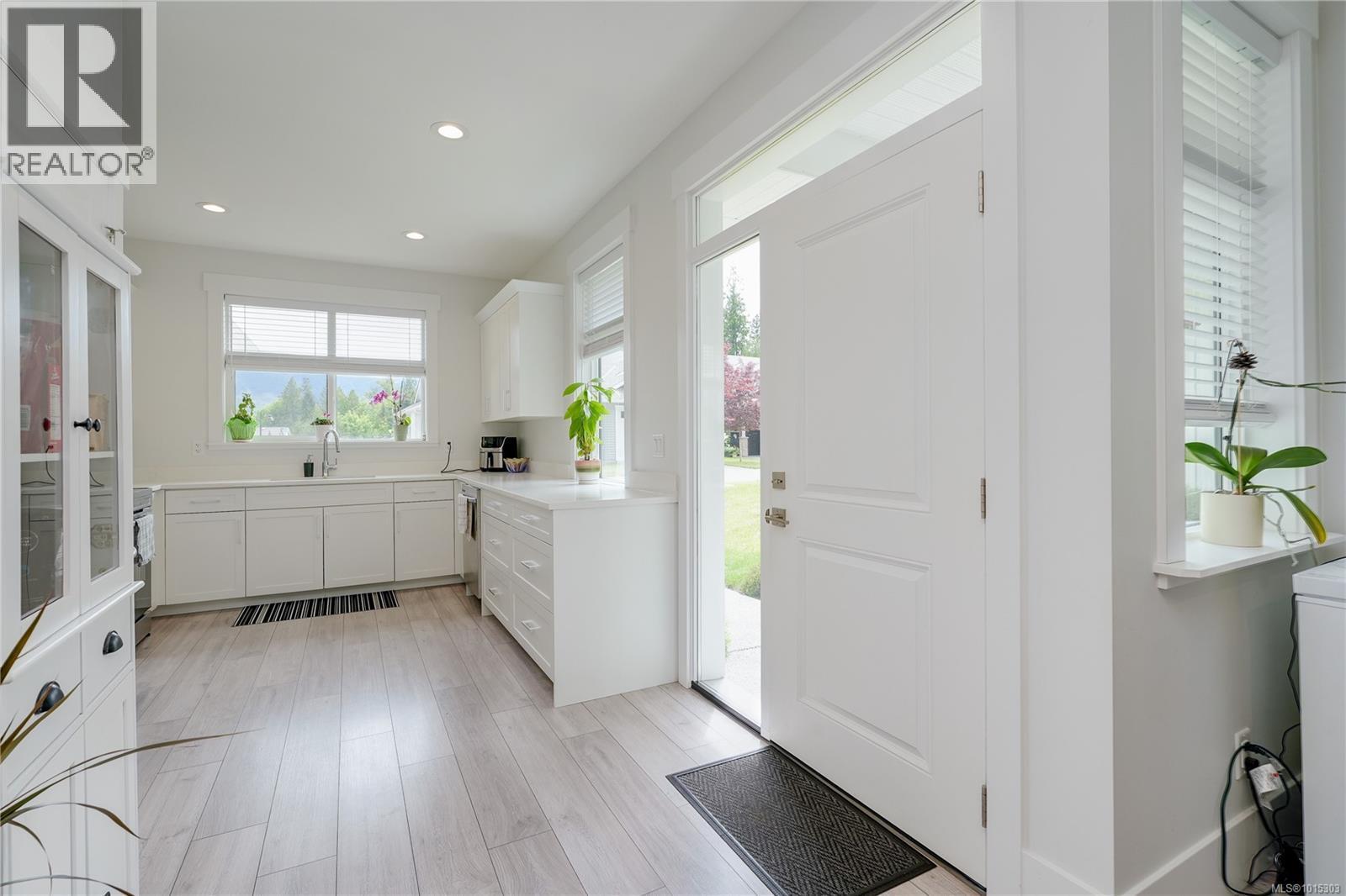 38 300 Grosskleg Way, Lake Cowichan