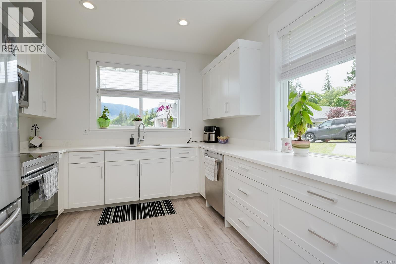 38 300 Grosskleg Way, Lake Cowichan