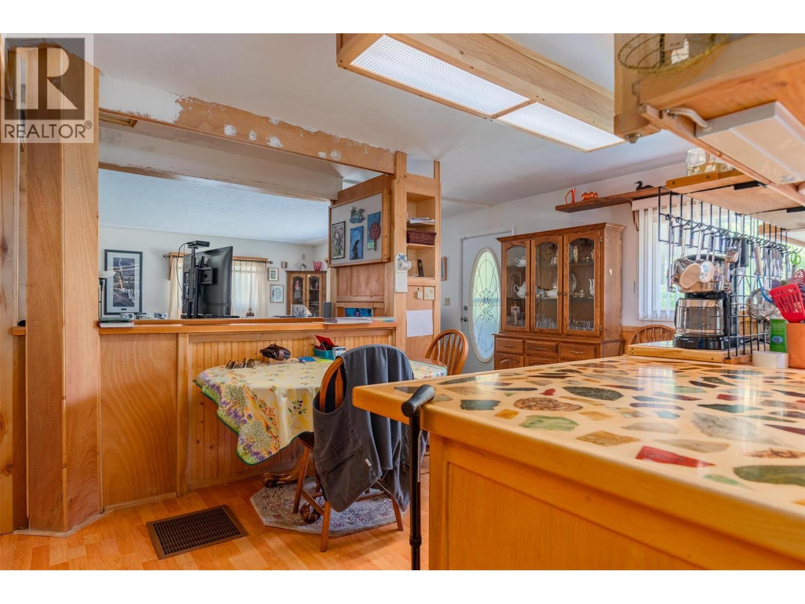 2828 9th Avenue, Castlegar