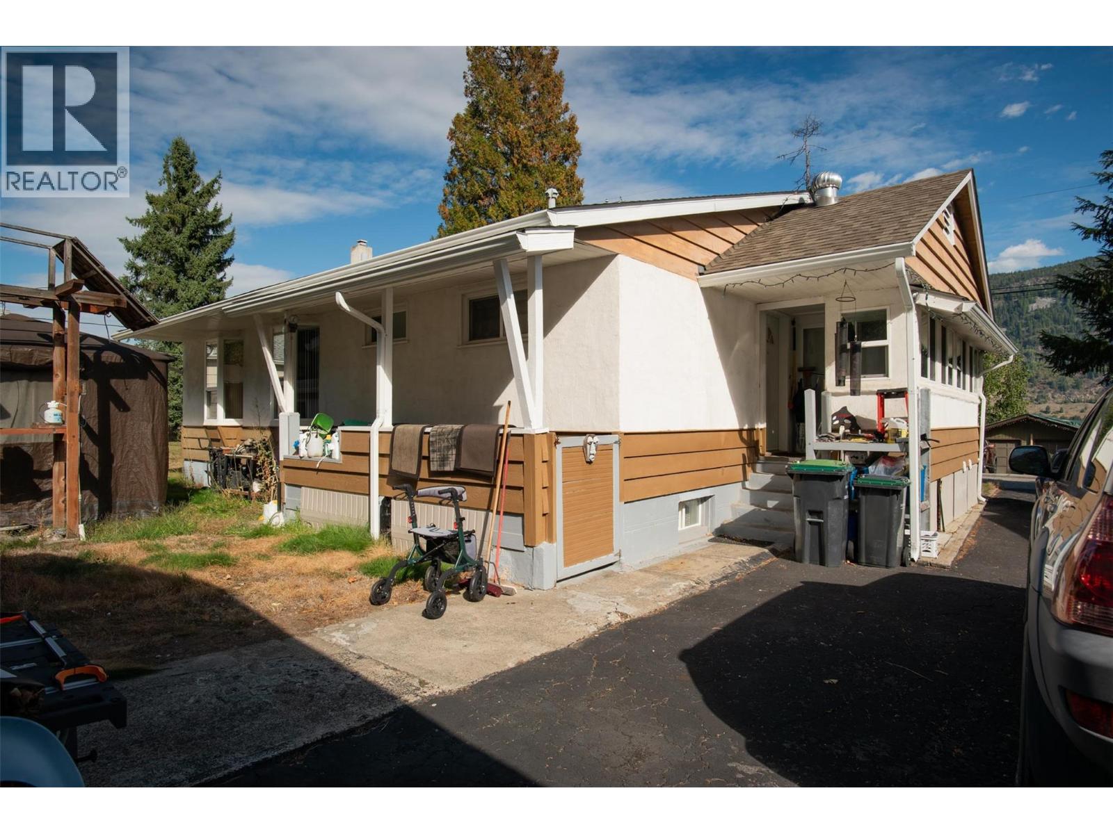 2828 9th Avenue, Castlegar