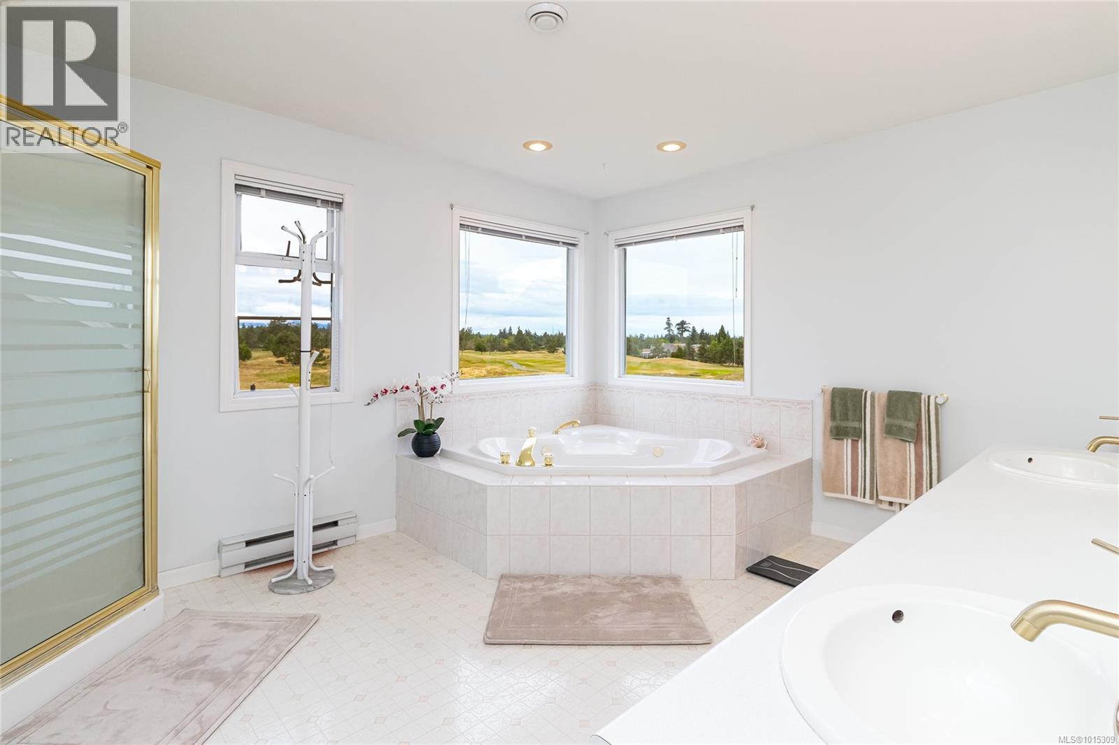 639 Eagle Tree Close, Parksville