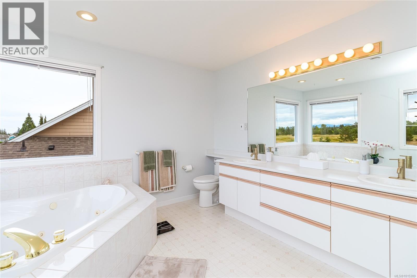 639 Eagle Tree Close, Parksville