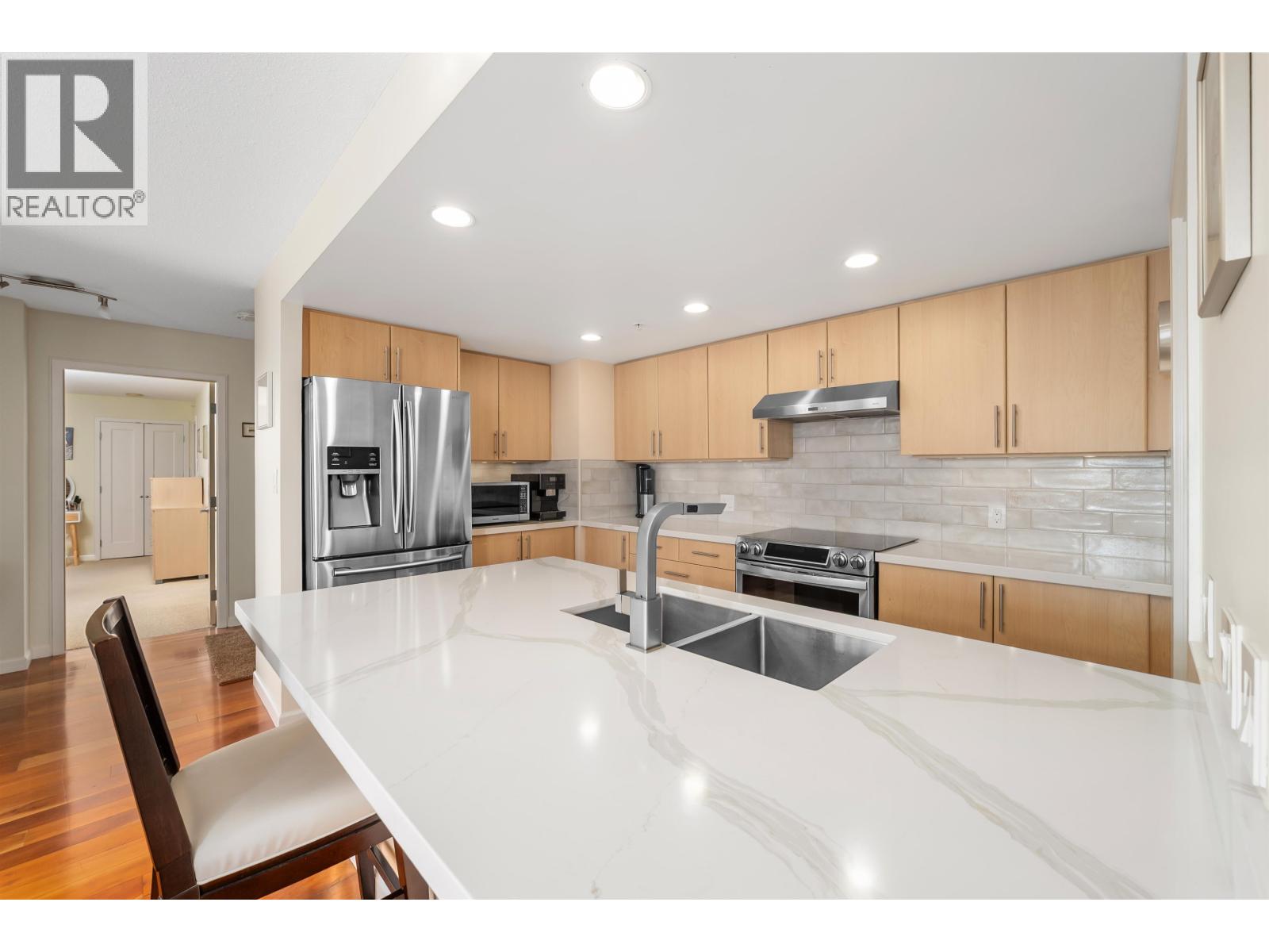 2103 290 NEWPORT DRIVE, Port Moody