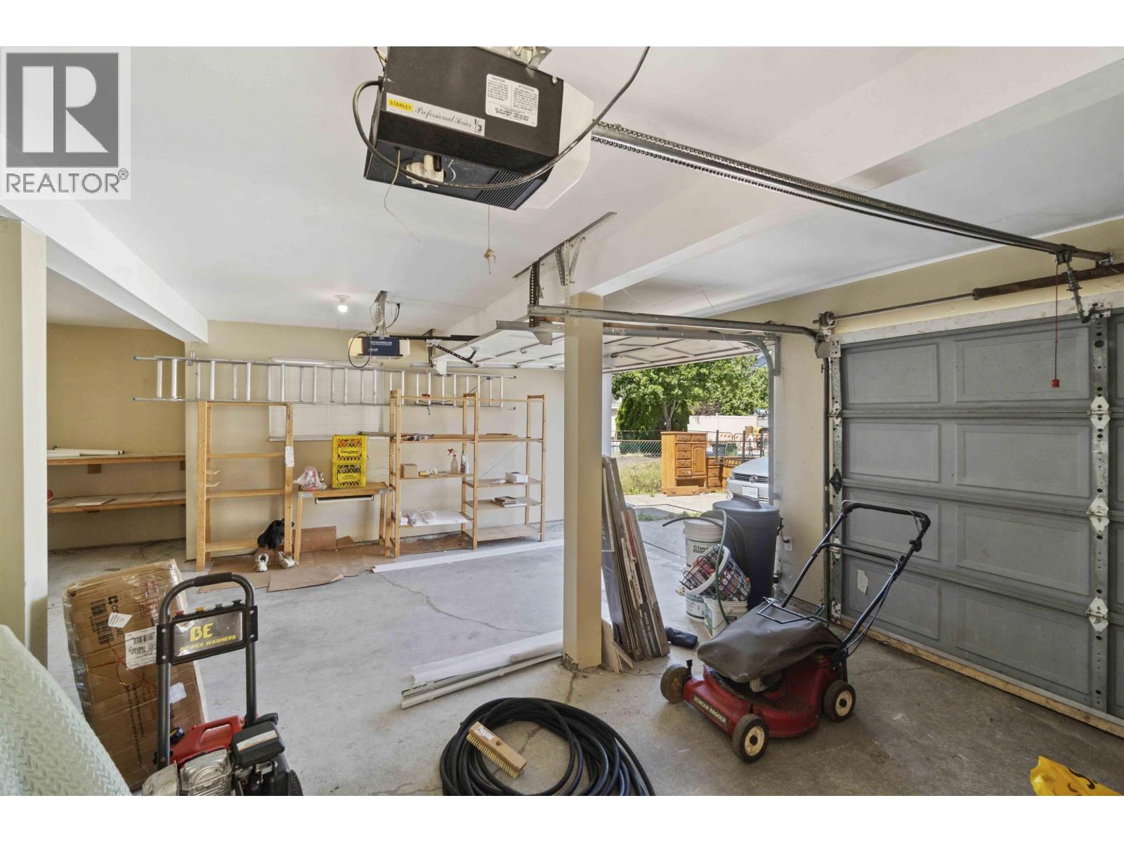 2569 DAVIES AVENUE, Port Coquitlam