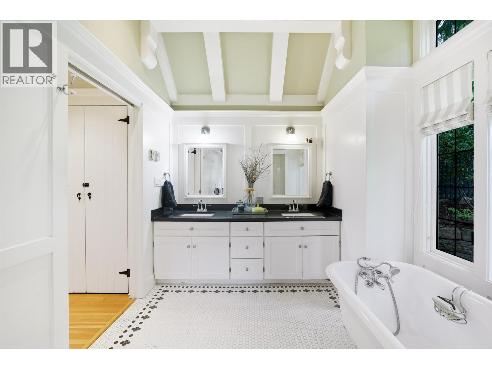 3654 CREERY AVENUE, West Vancouver