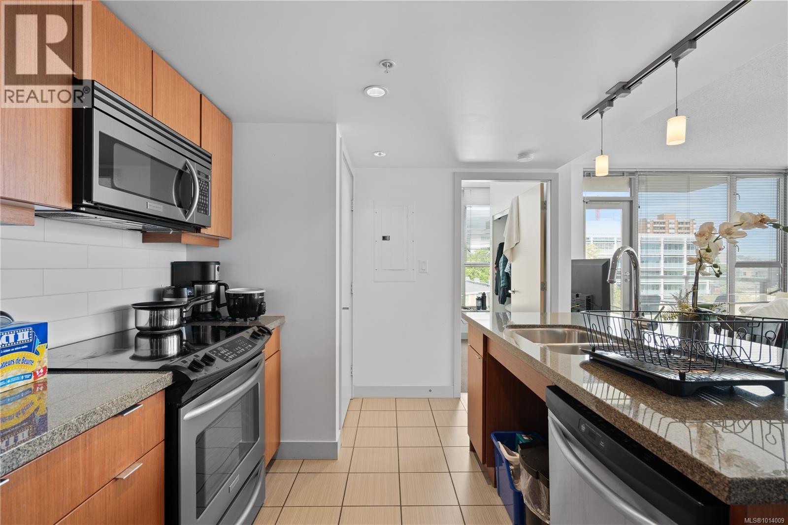 606 760 Johnson Street, Victoria