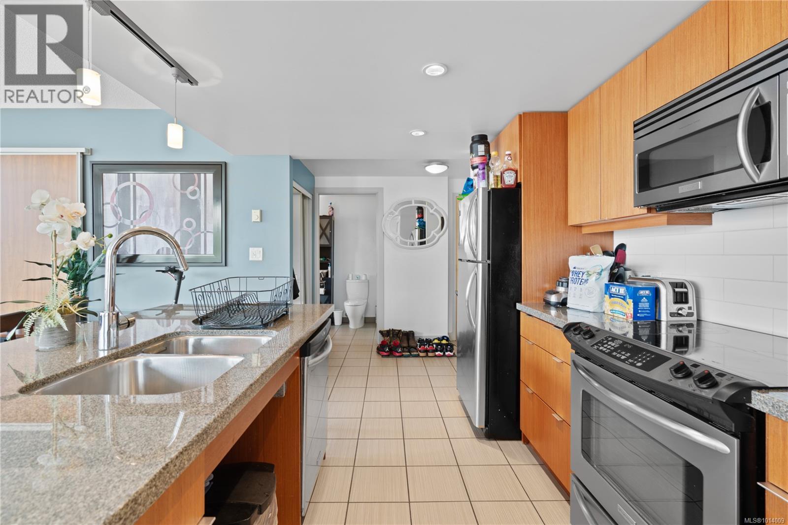 606 760 Johnson Street, Victoria