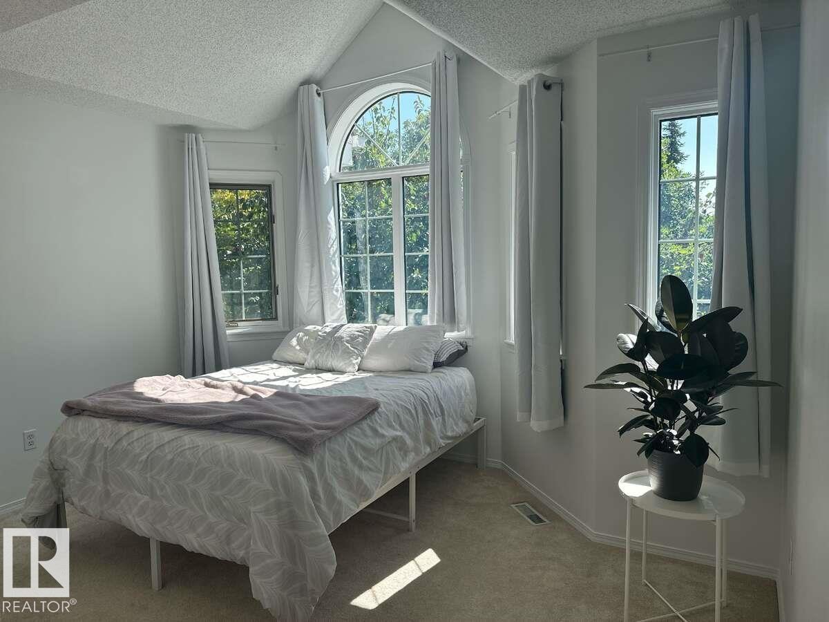 10020 97 AV NW, Edmonton