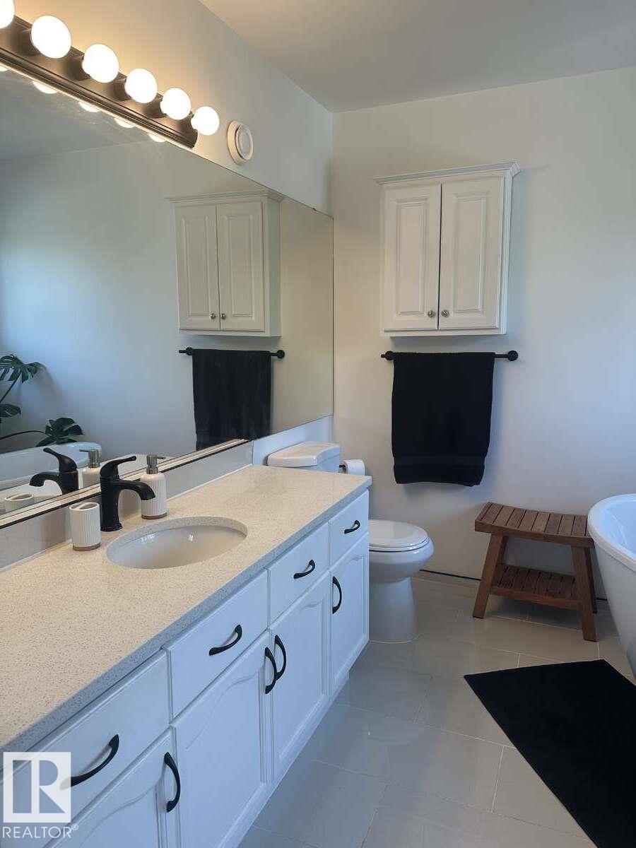 10020 97 AV NW, Edmonton