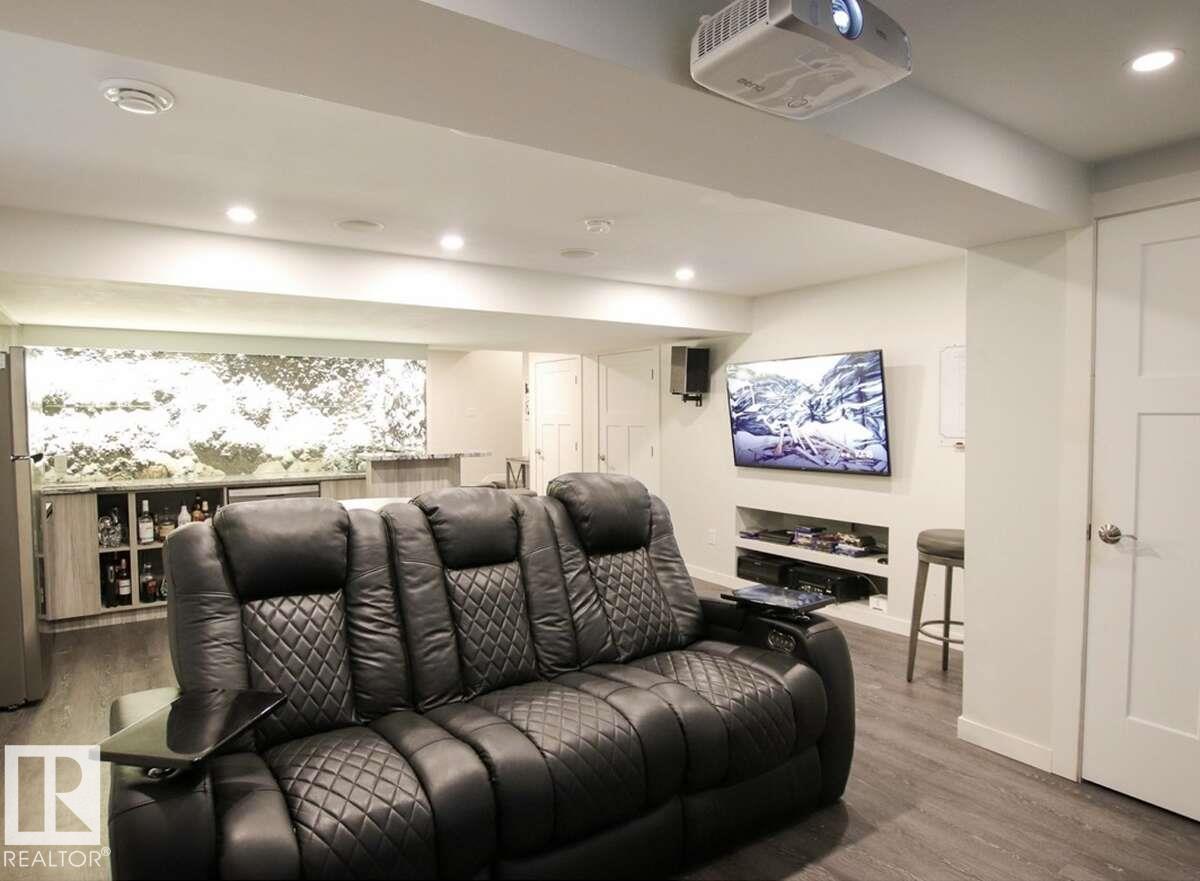 10020 97 AV NW, Edmonton