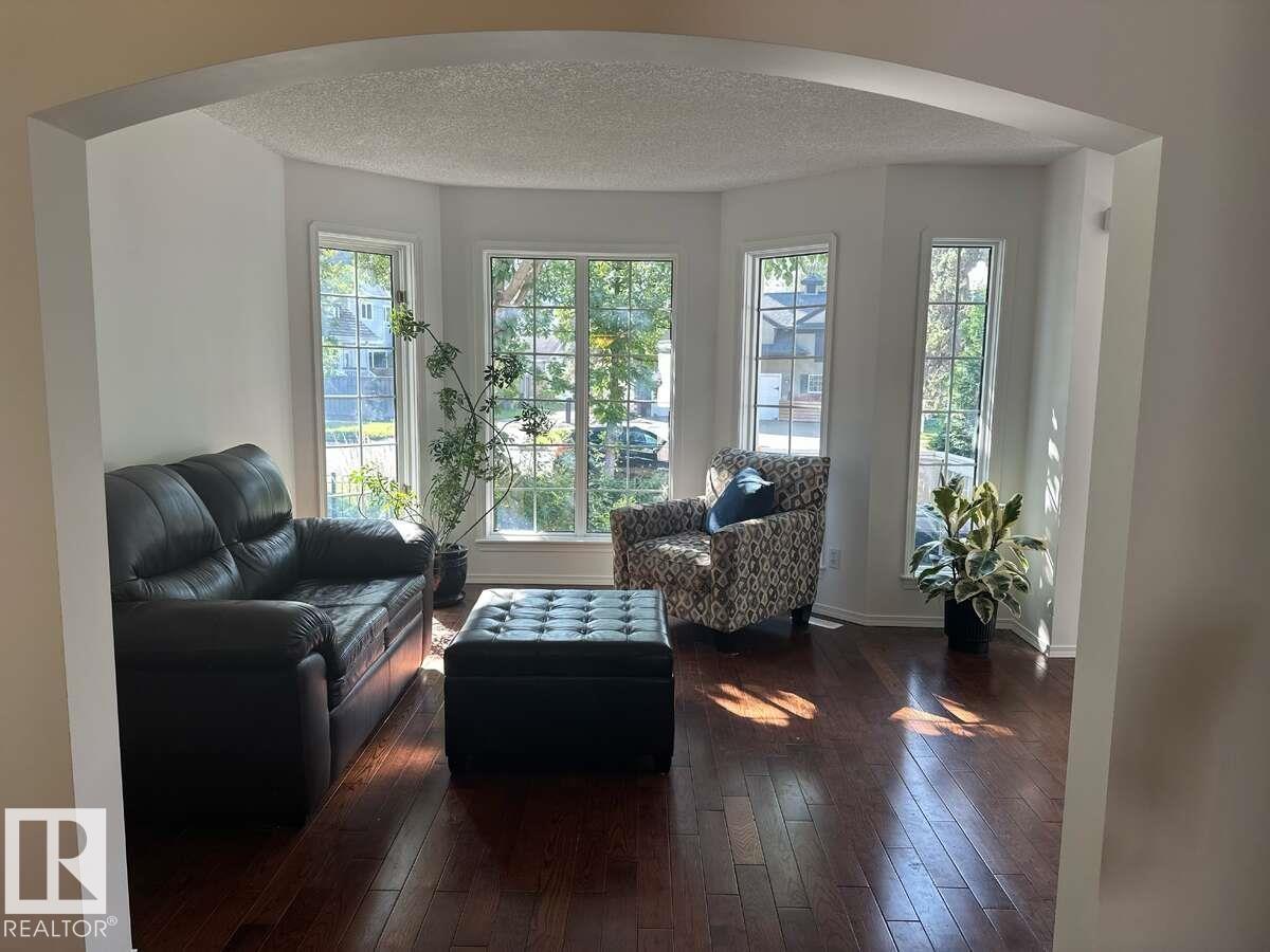 10020 97 AV NW, Edmonton