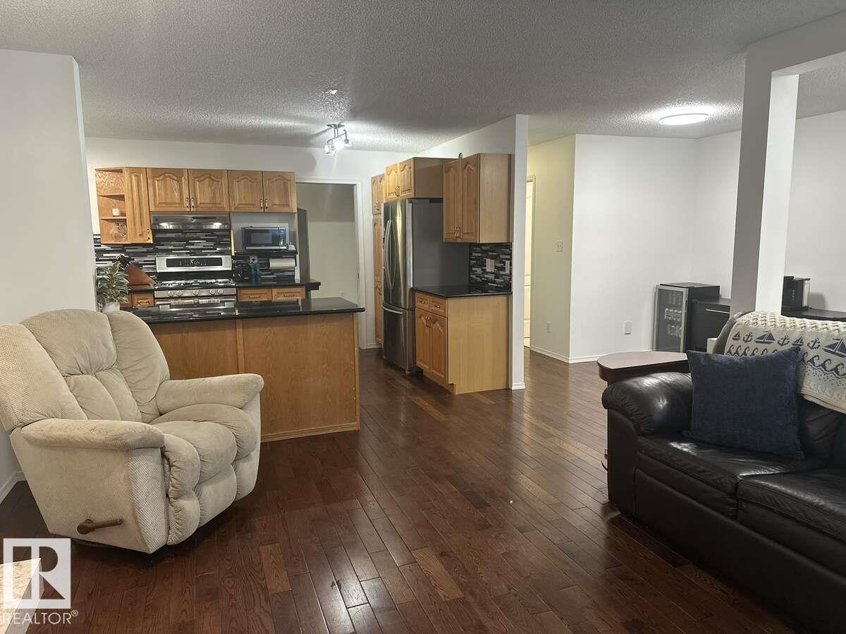 10020 97 AV NW, Edmonton