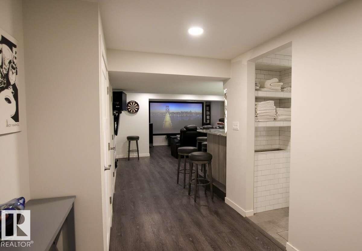 10020 97 AV NW, Edmonton