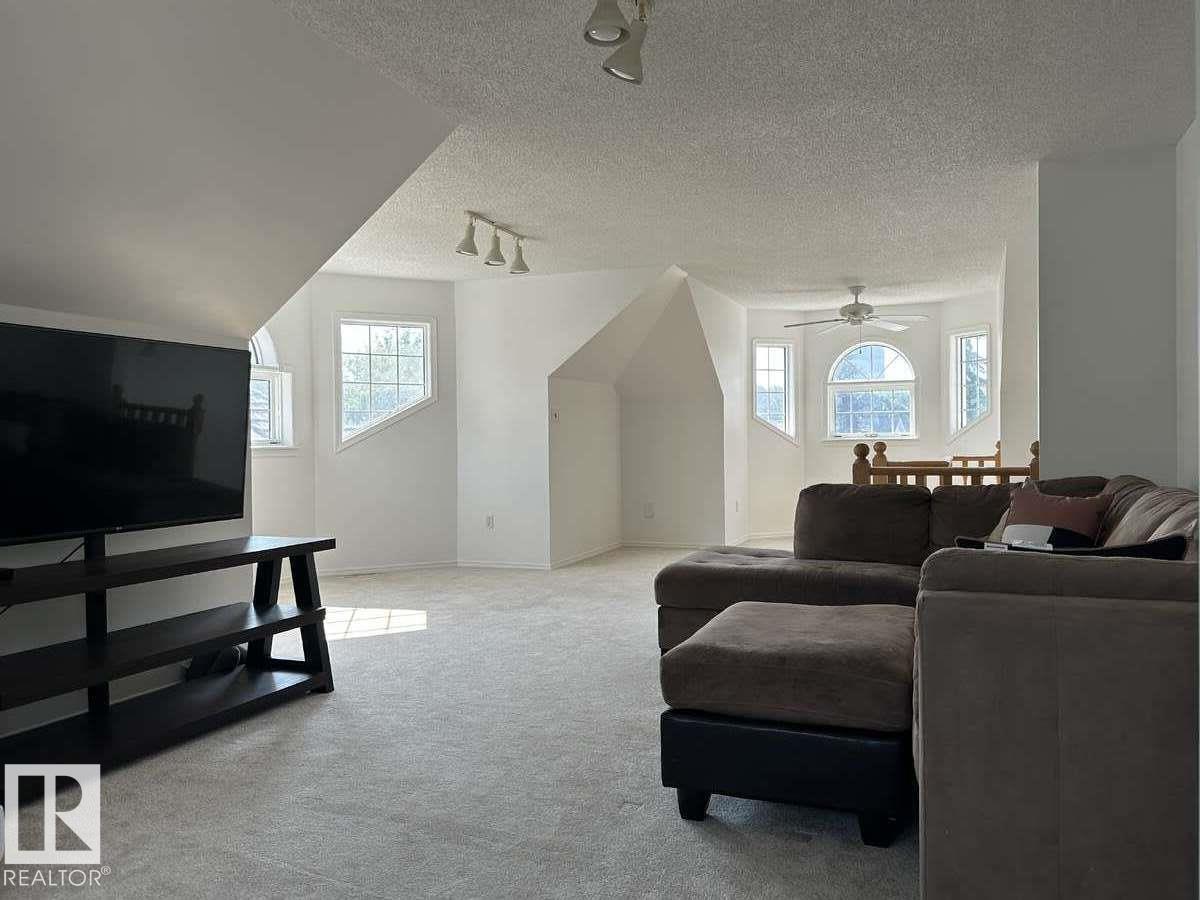 10020 97 AV NW, Edmonton