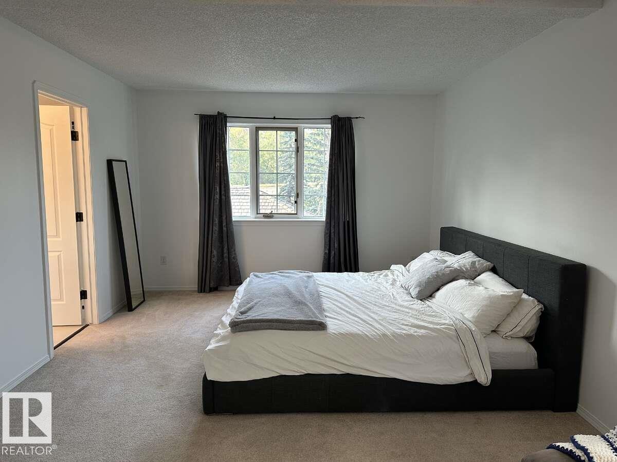 10020 97 AV NW, Edmonton