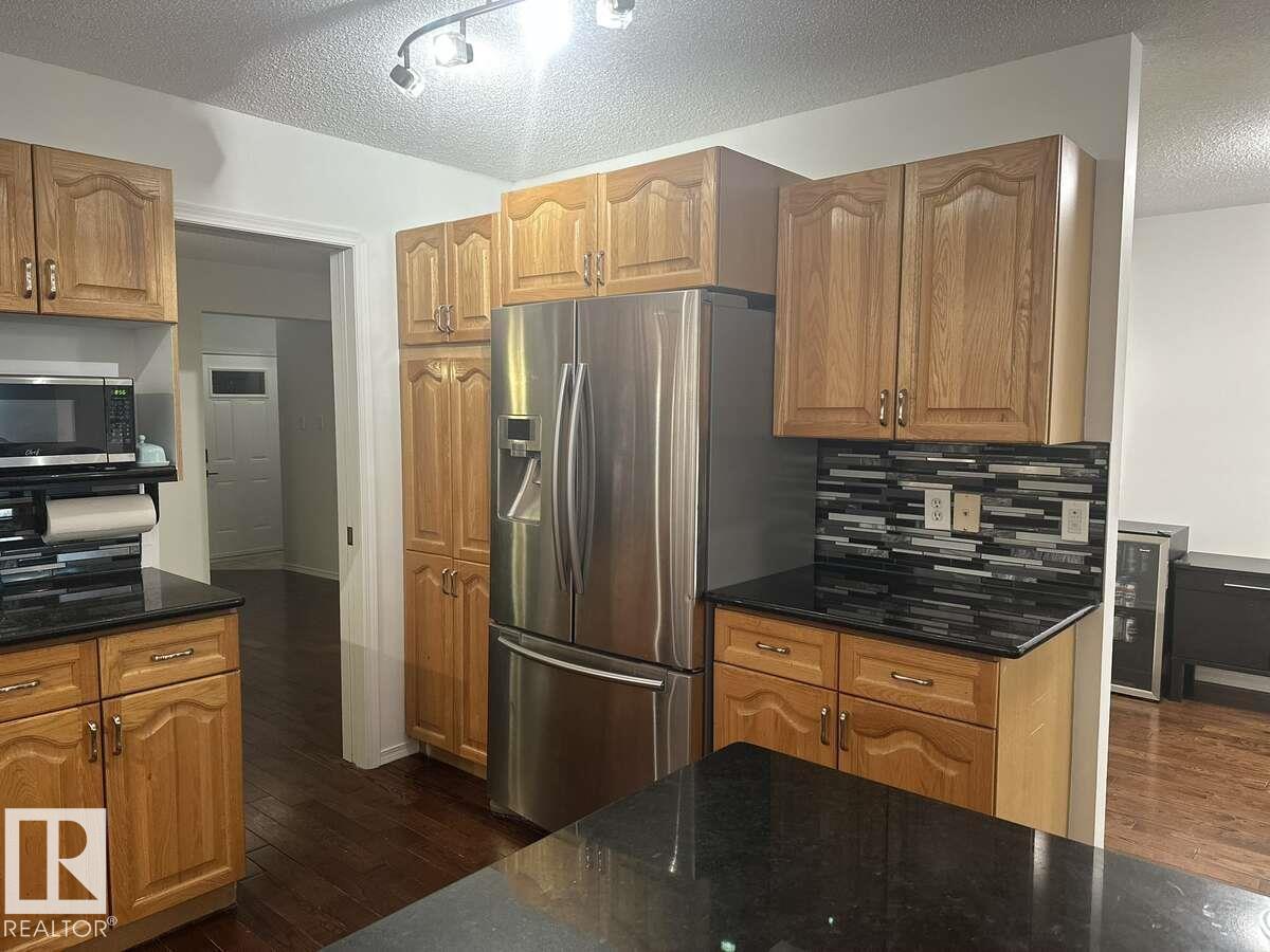 10020 97 AV NW, Edmonton