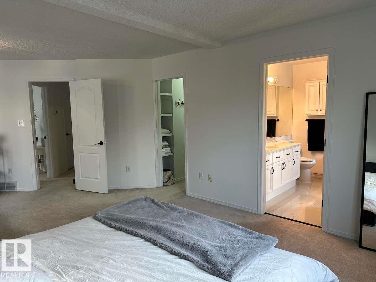 10020 97 AV NW, Edmonton