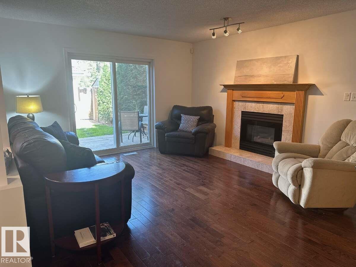 10020 97 AV NW, Edmonton