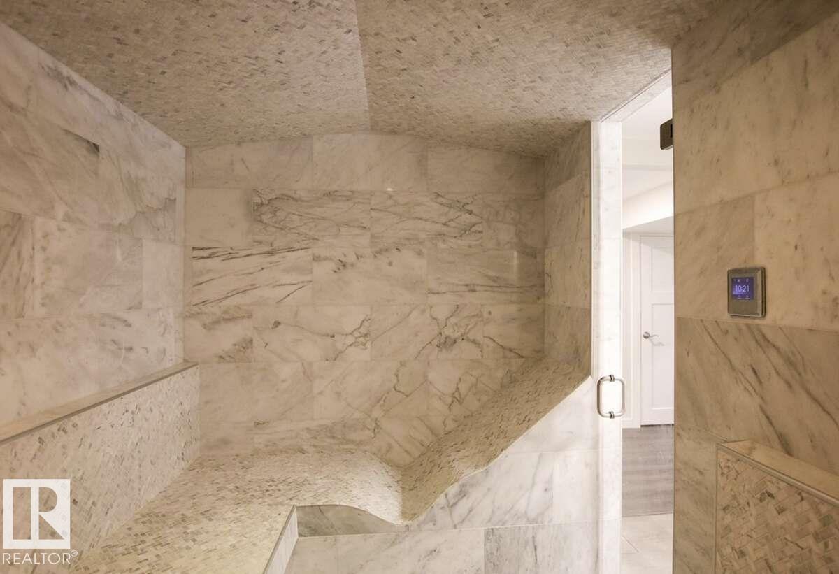 10020 97 AV NW, Edmonton