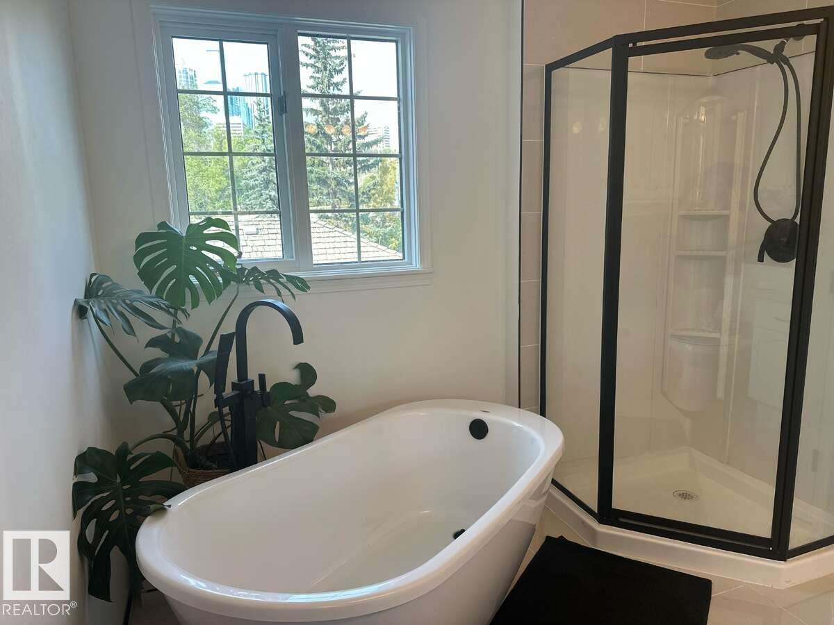 10020 97 AV NW, Edmonton