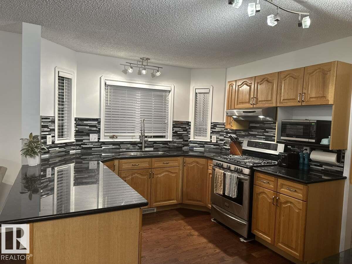 10020 97 AV NW, Edmonton