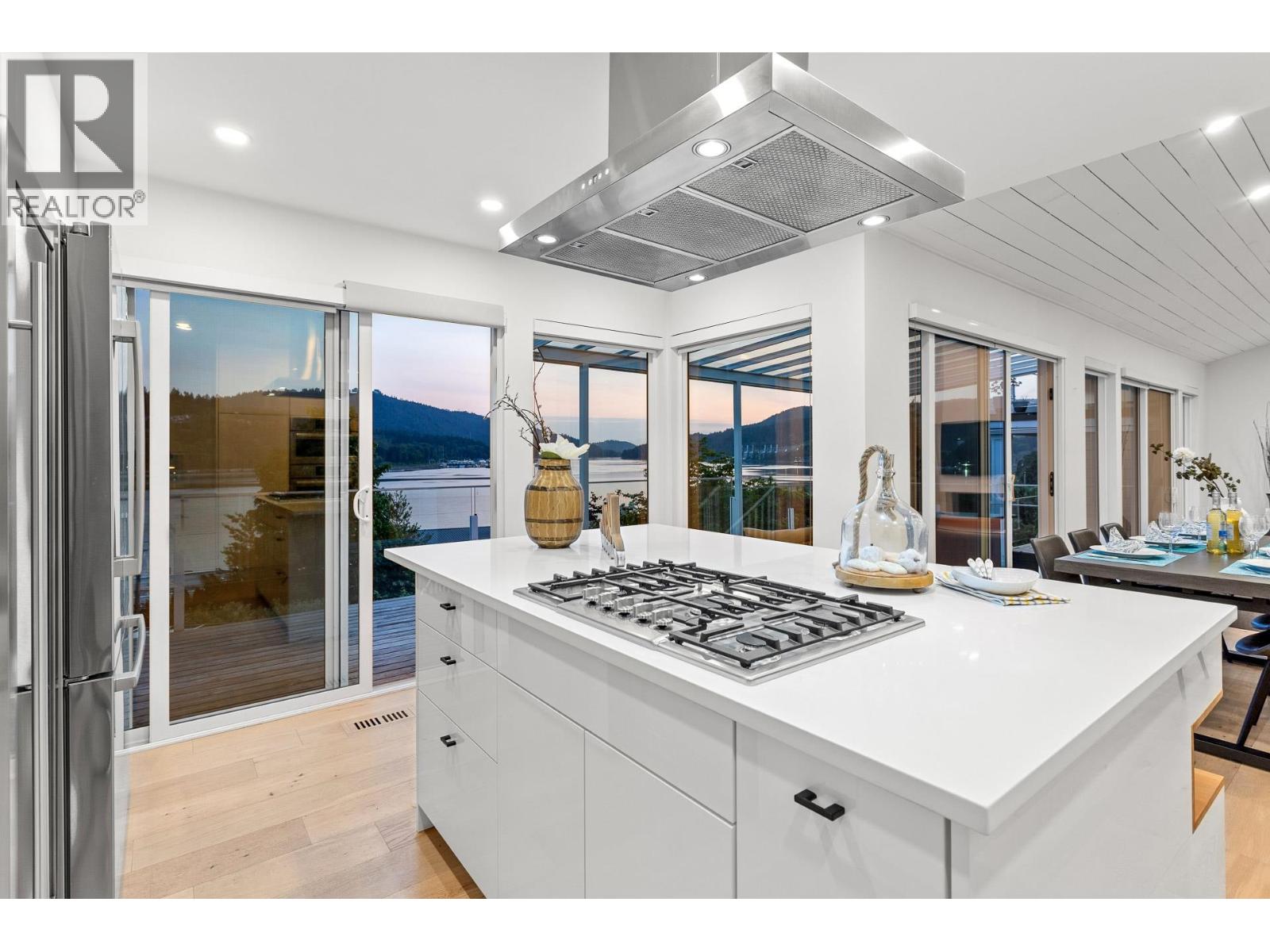 1122 IOCO ROAD, Port Moody