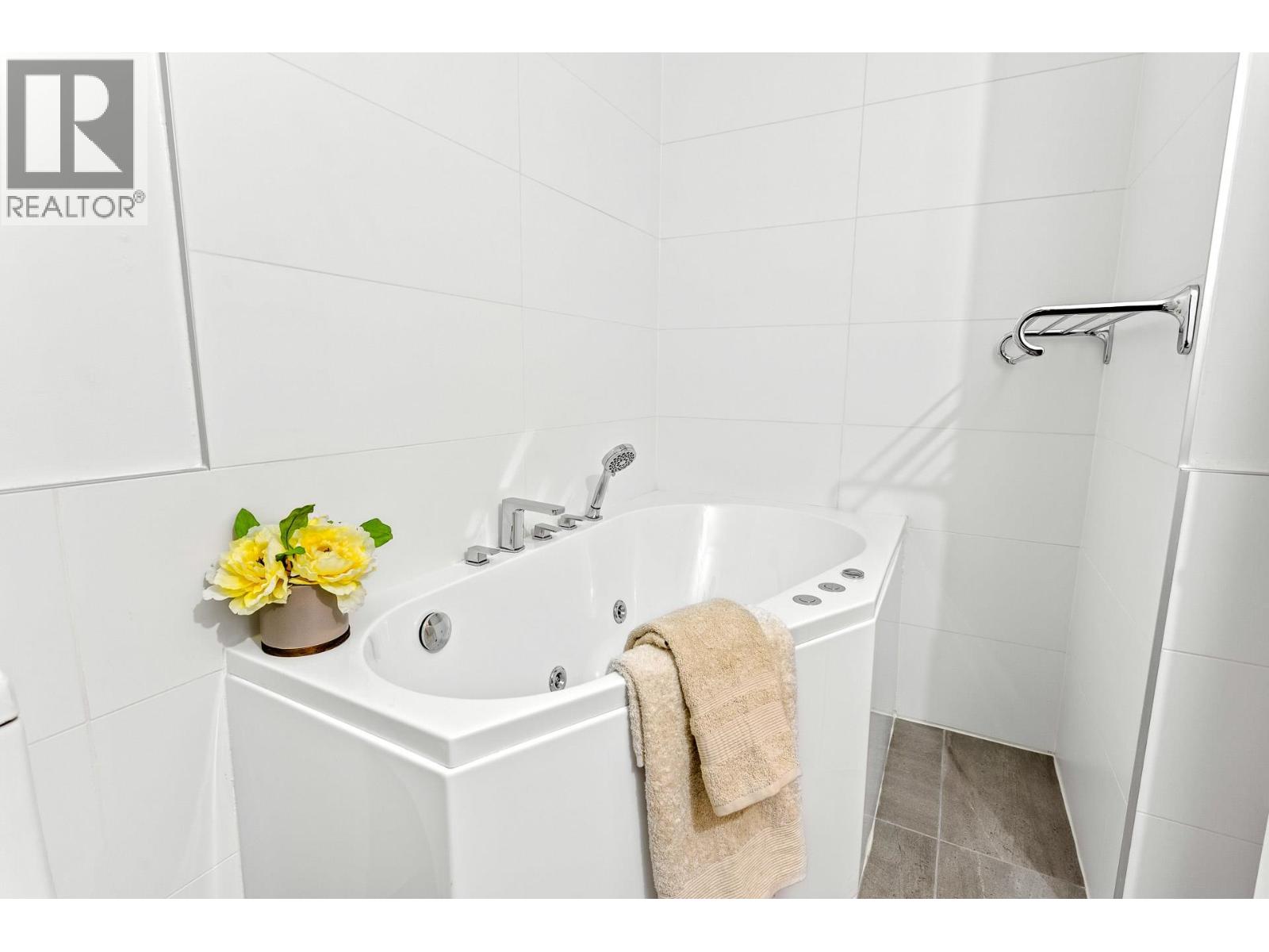 1122 IOCO ROAD, Port Moody