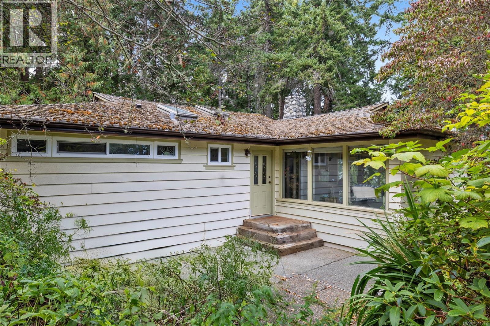 5171 Island Hwy W, Qualicum Beach