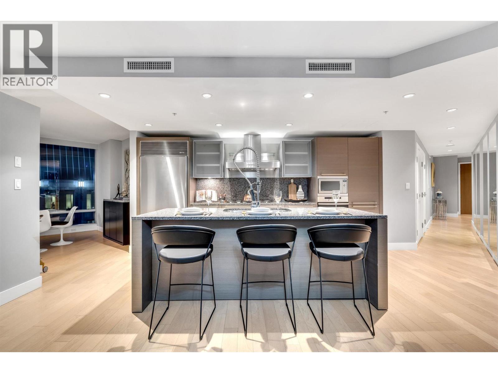 3202 1111 ALBERNI STREET, Vancouver
