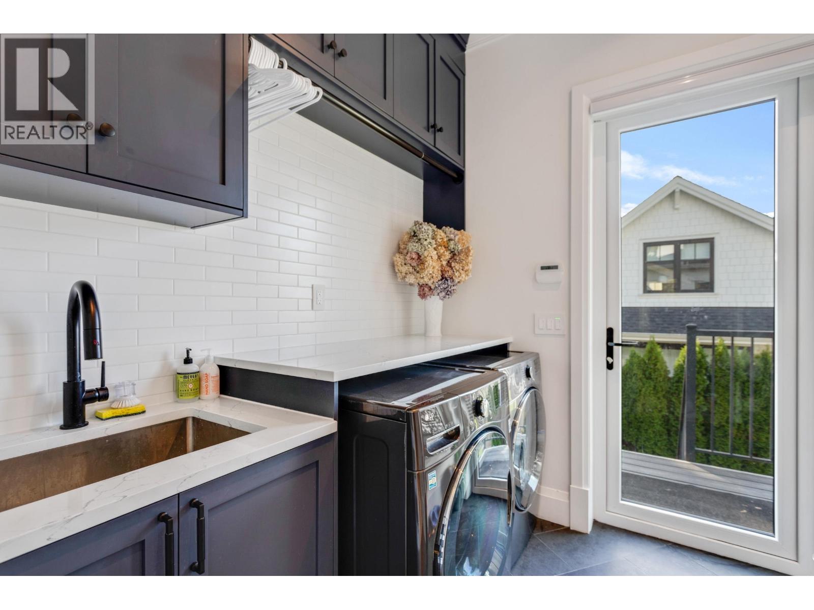 345 E 20TH STREET, North Vancouver