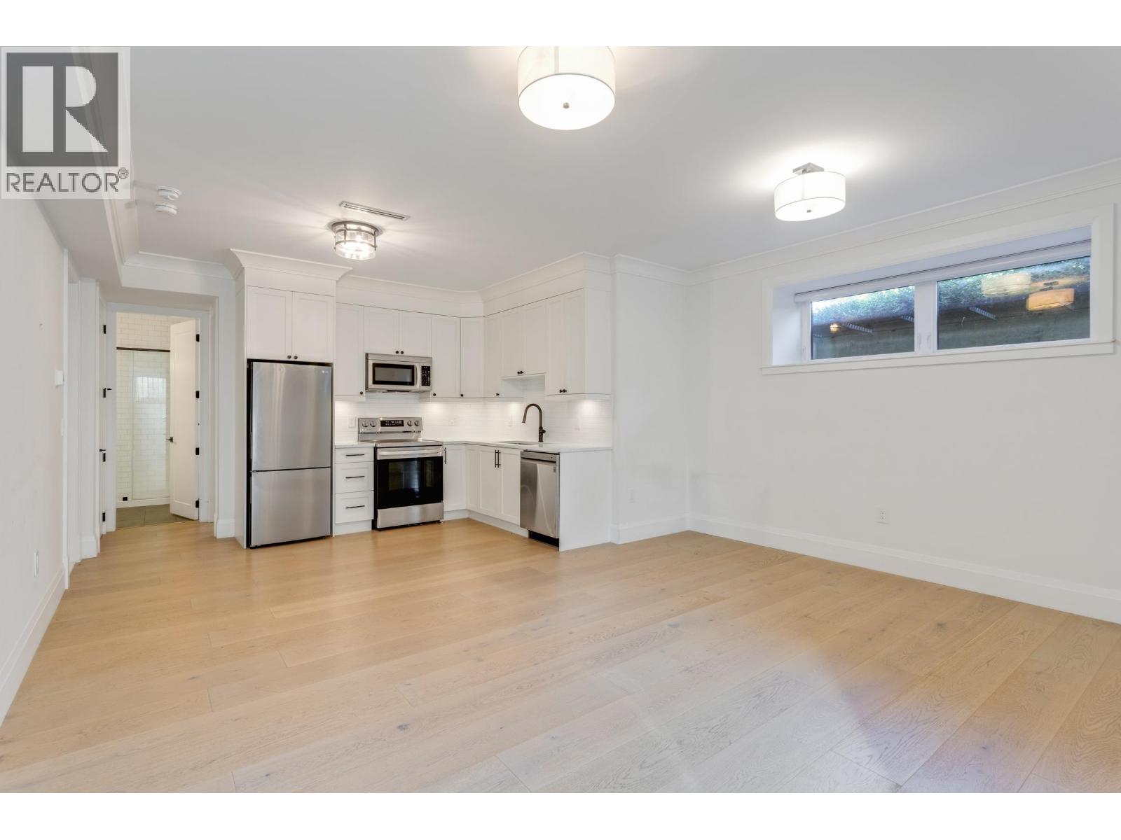 345 E 20TH STREET, North Vancouver