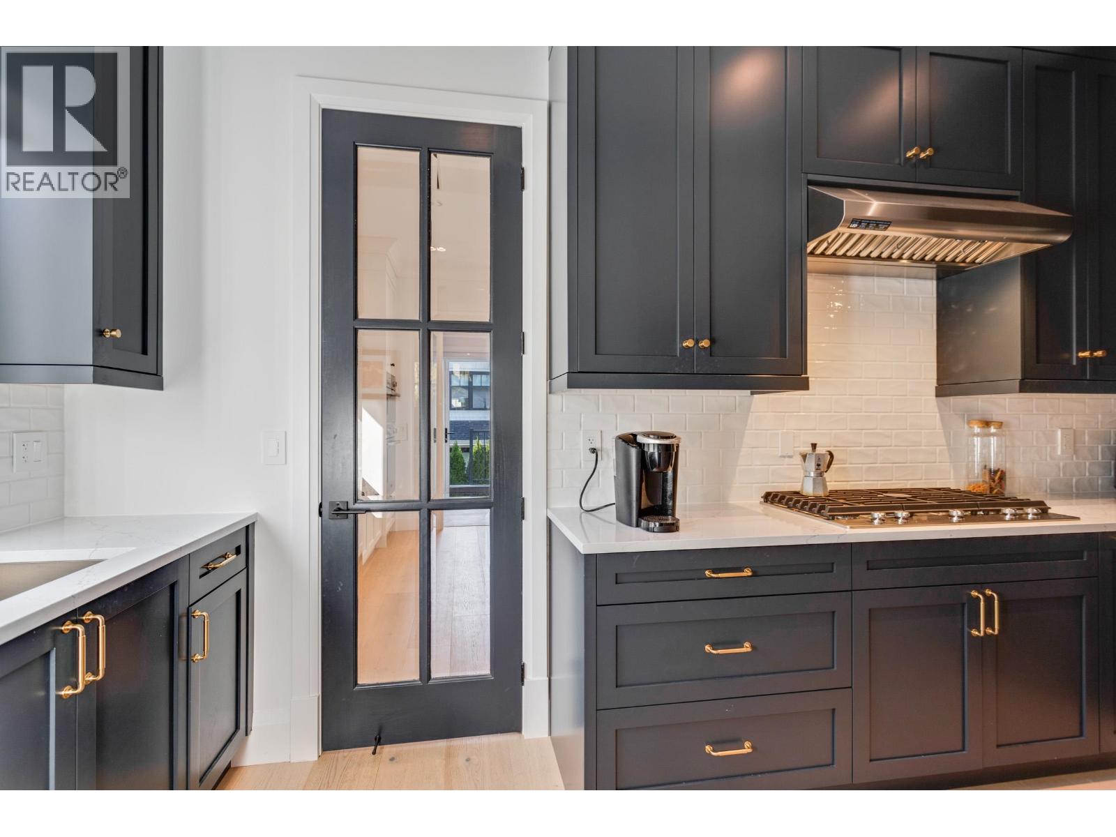 345 E 20TH STREET, North Vancouver
