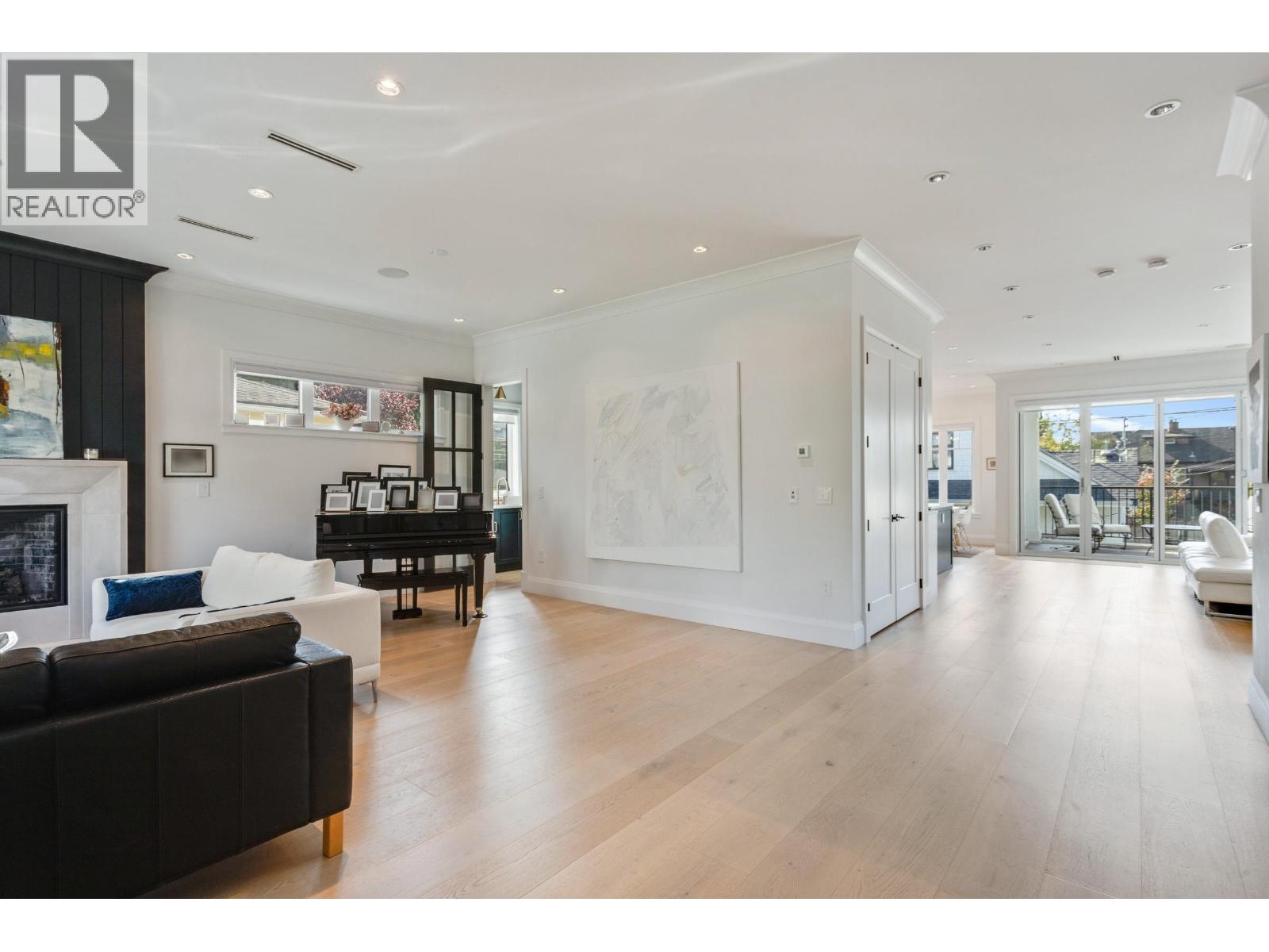 345 E 20TH STREET, North Vancouver
