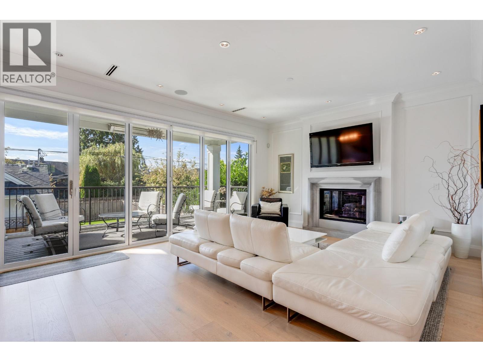 345 E 20TH STREET, North Vancouver