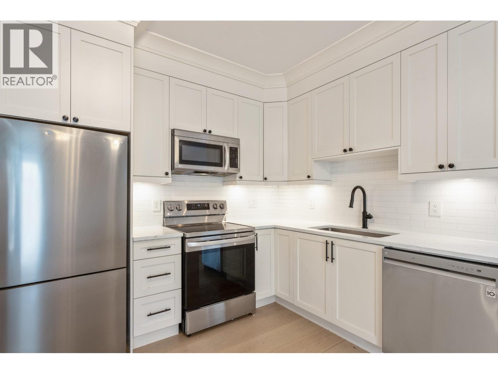 345 E 20TH STREET, North Vancouver