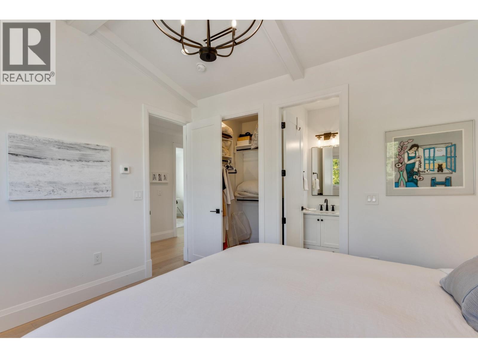 345 E 20TH STREET, North Vancouver