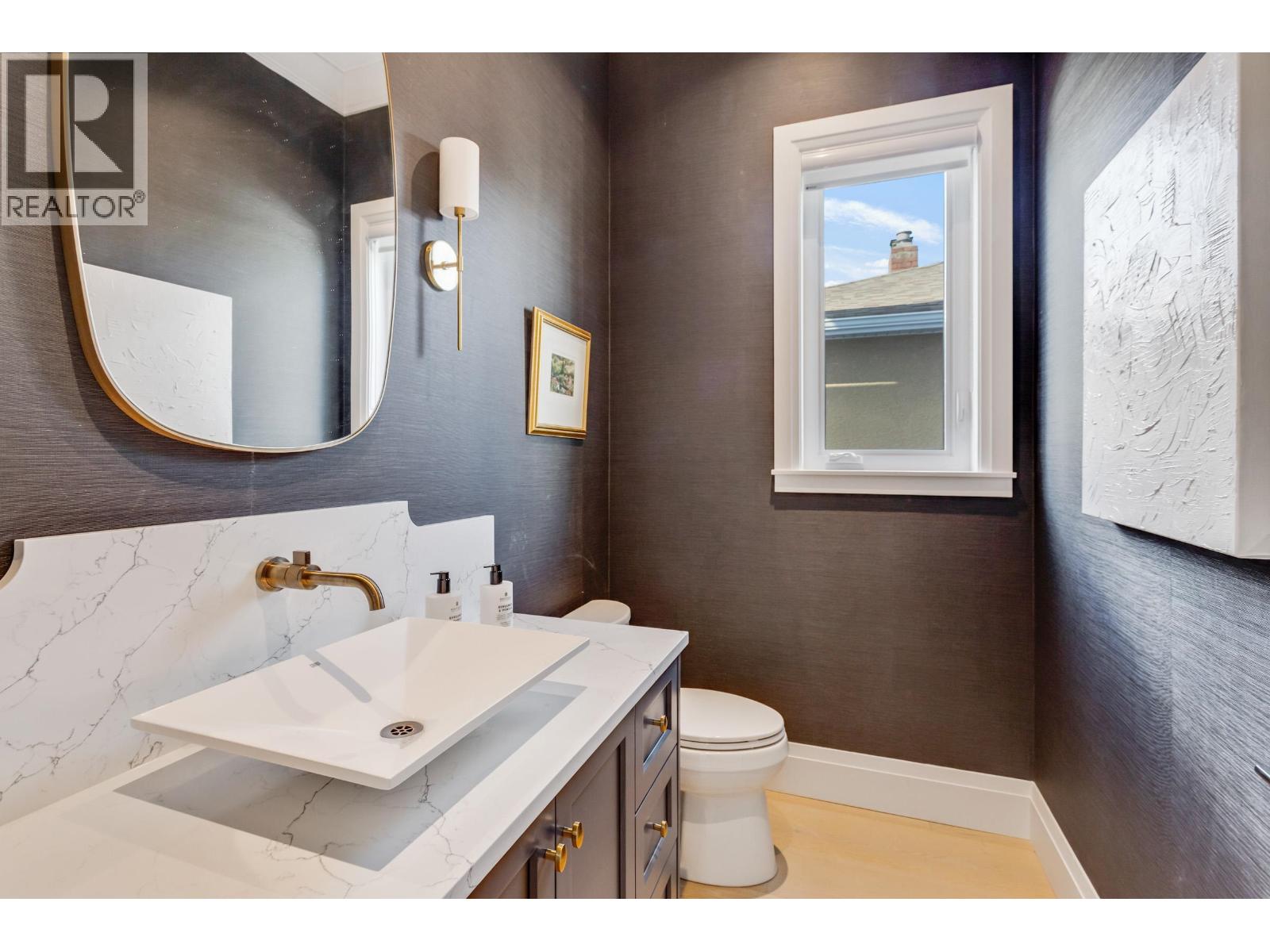 345 E 20TH STREET, North Vancouver