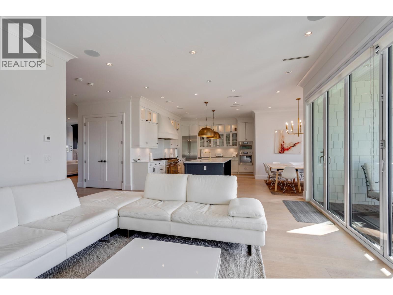 345 E 20TH STREET, North Vancouver