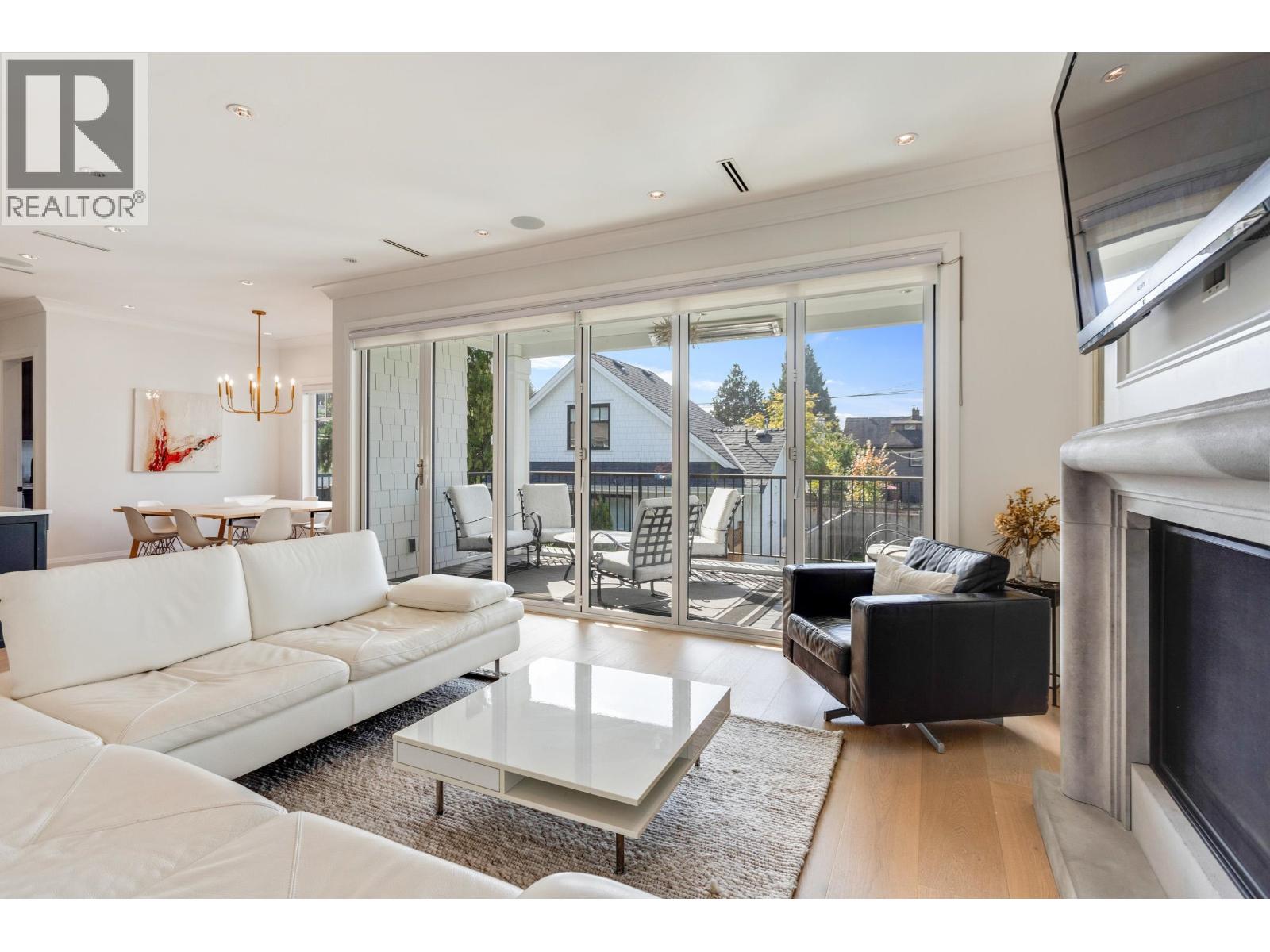 345 E 20TH STREET, North Vancouver