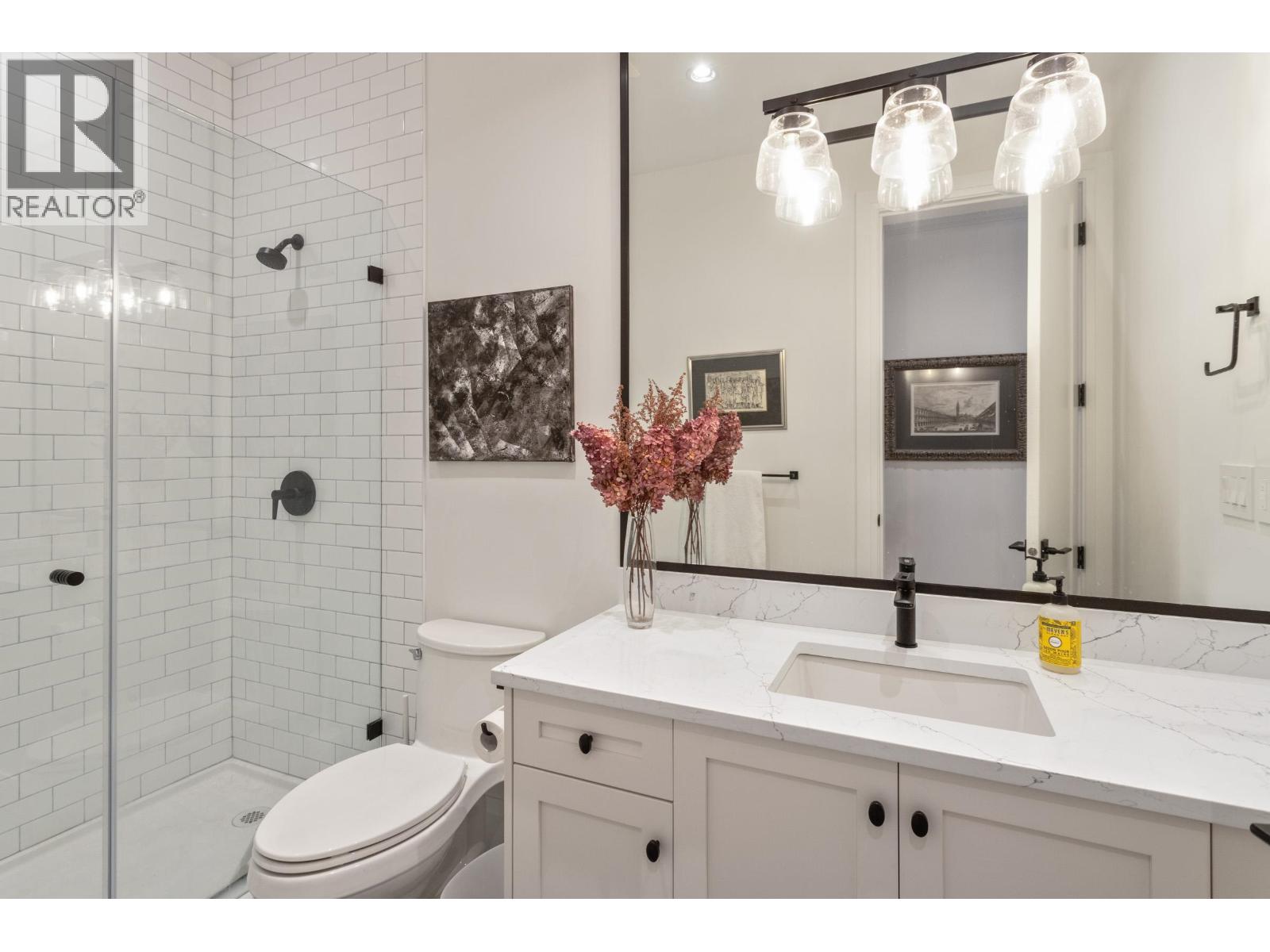 345 E 20TH STREET, North Vancouver