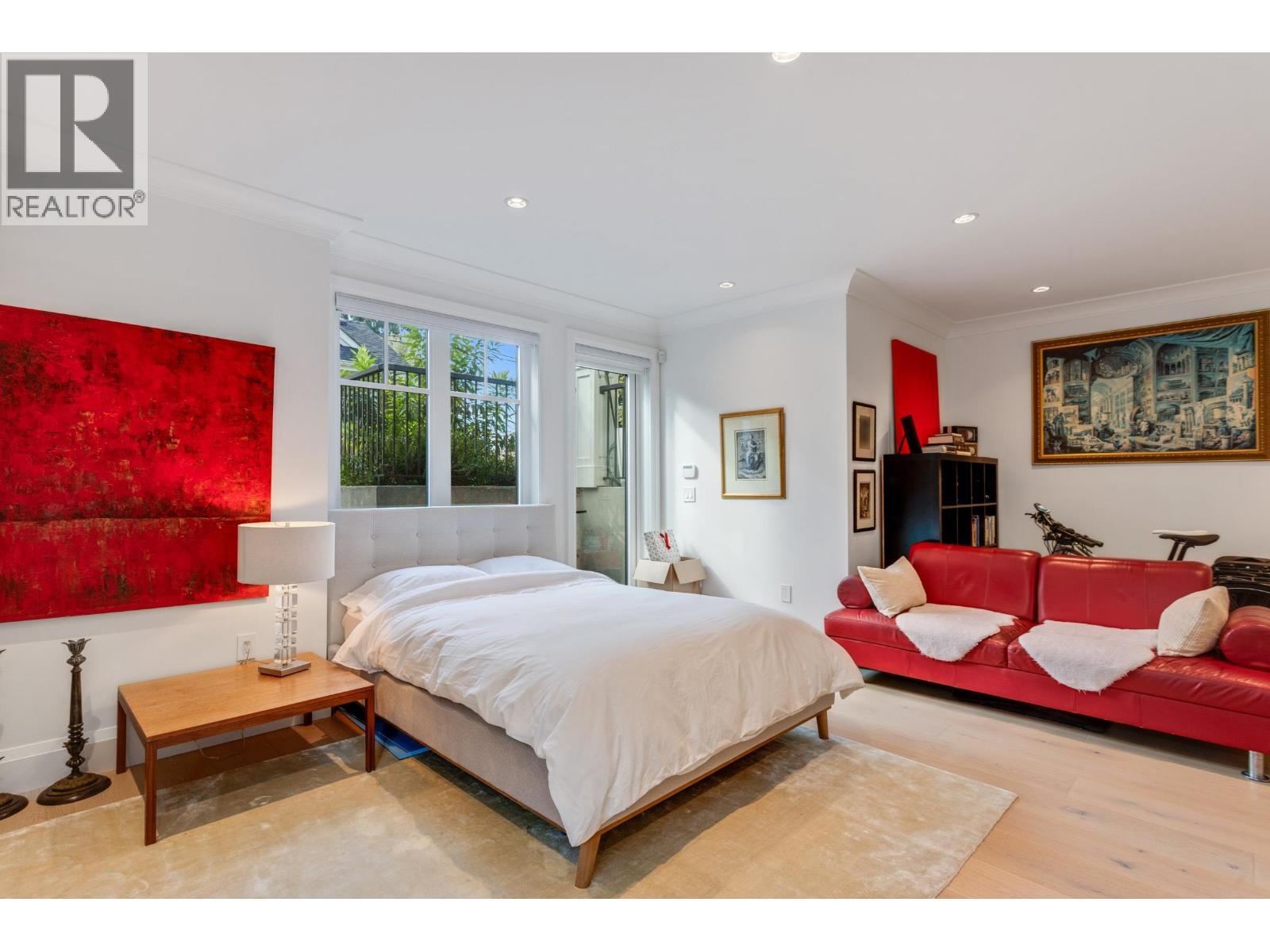 345 E 20TH STREET, North Vancouver
