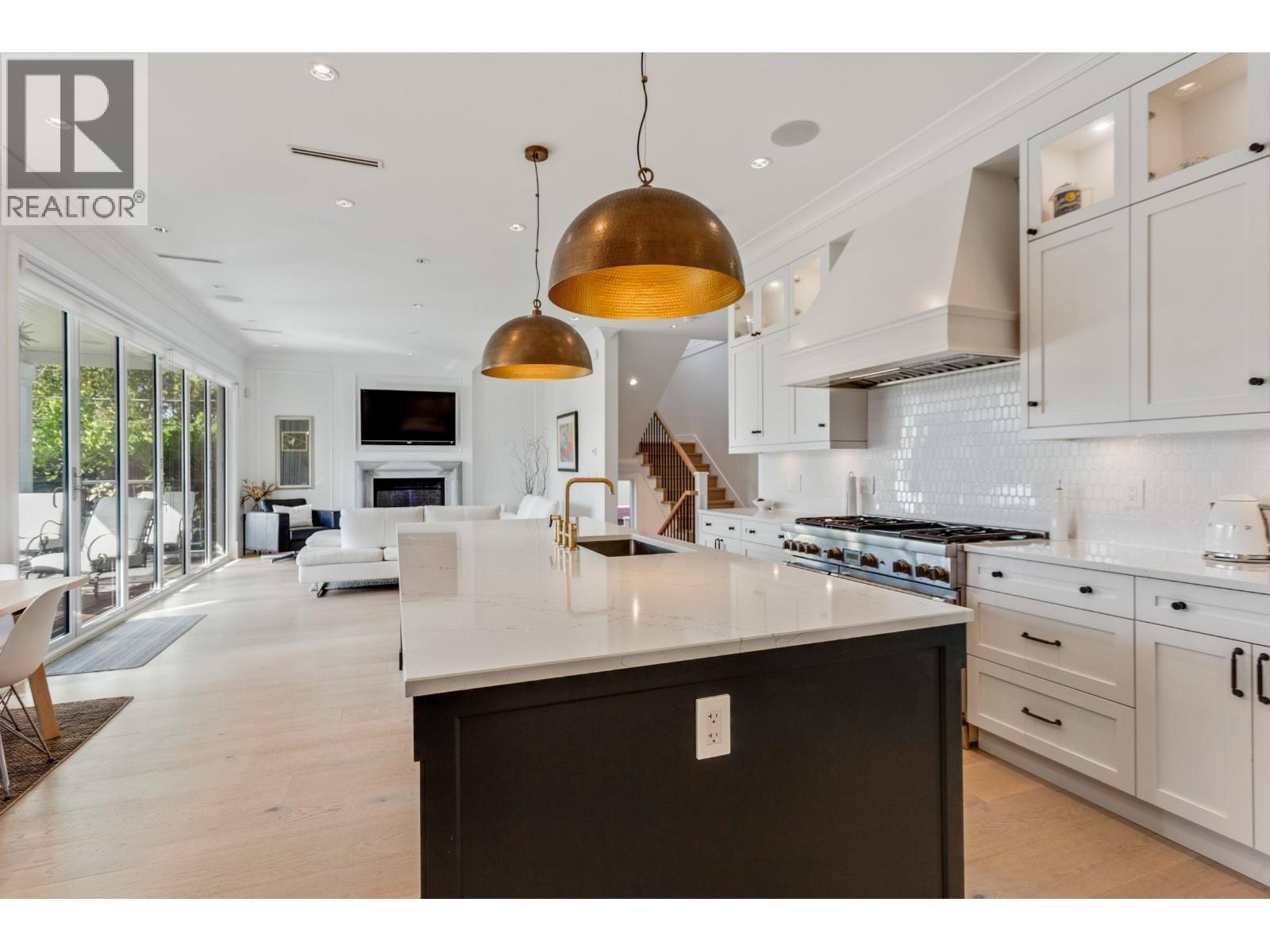 345 E 20TH STREET, North Vancouver
