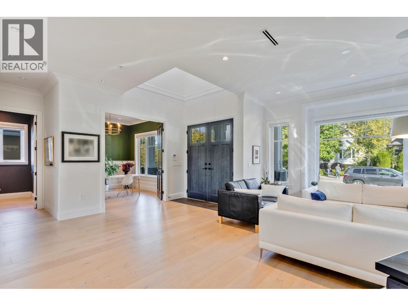 345 E 20TH STREET, North Vancouver