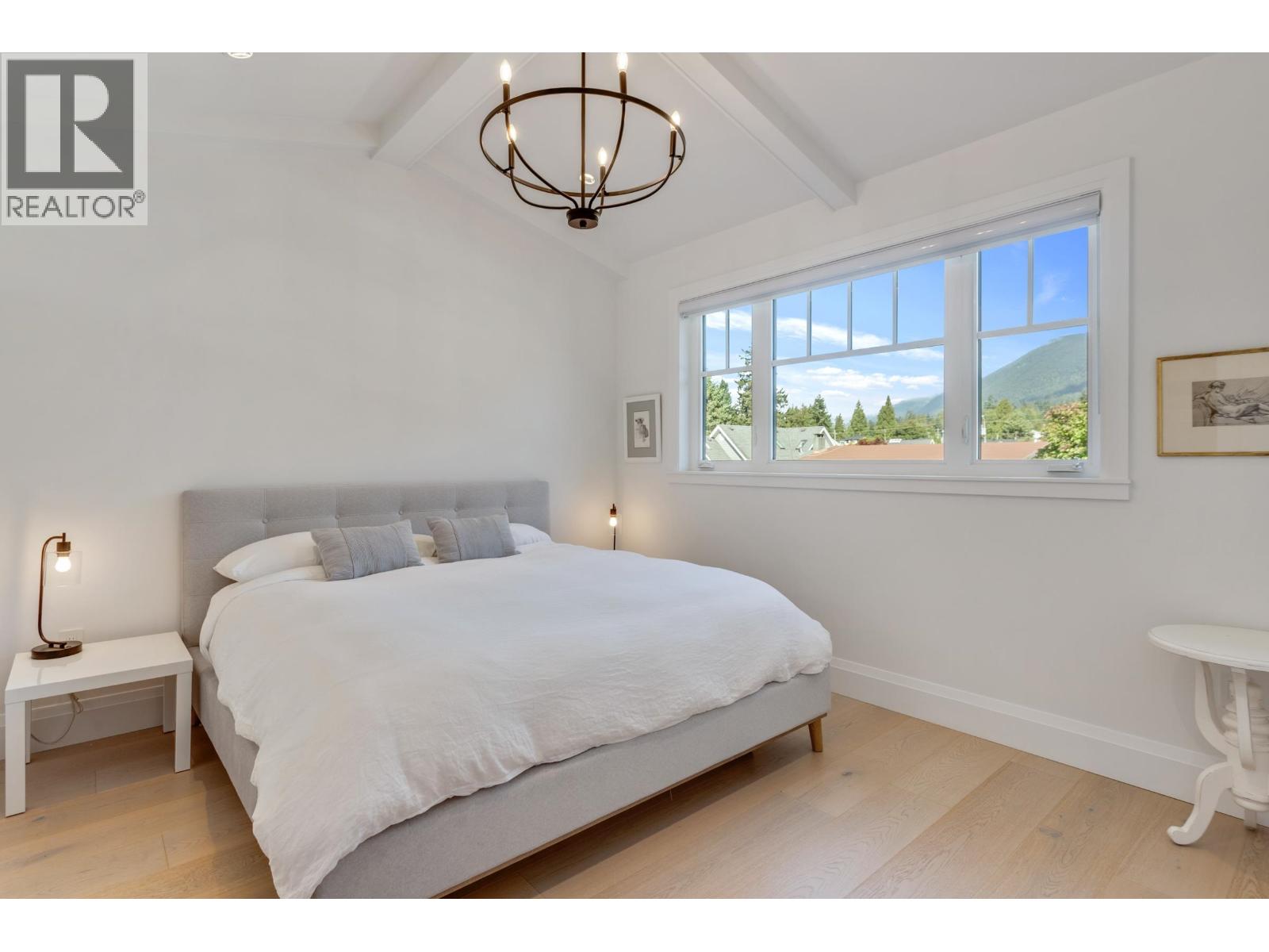 345 E 20TH STREET, North Vancouver