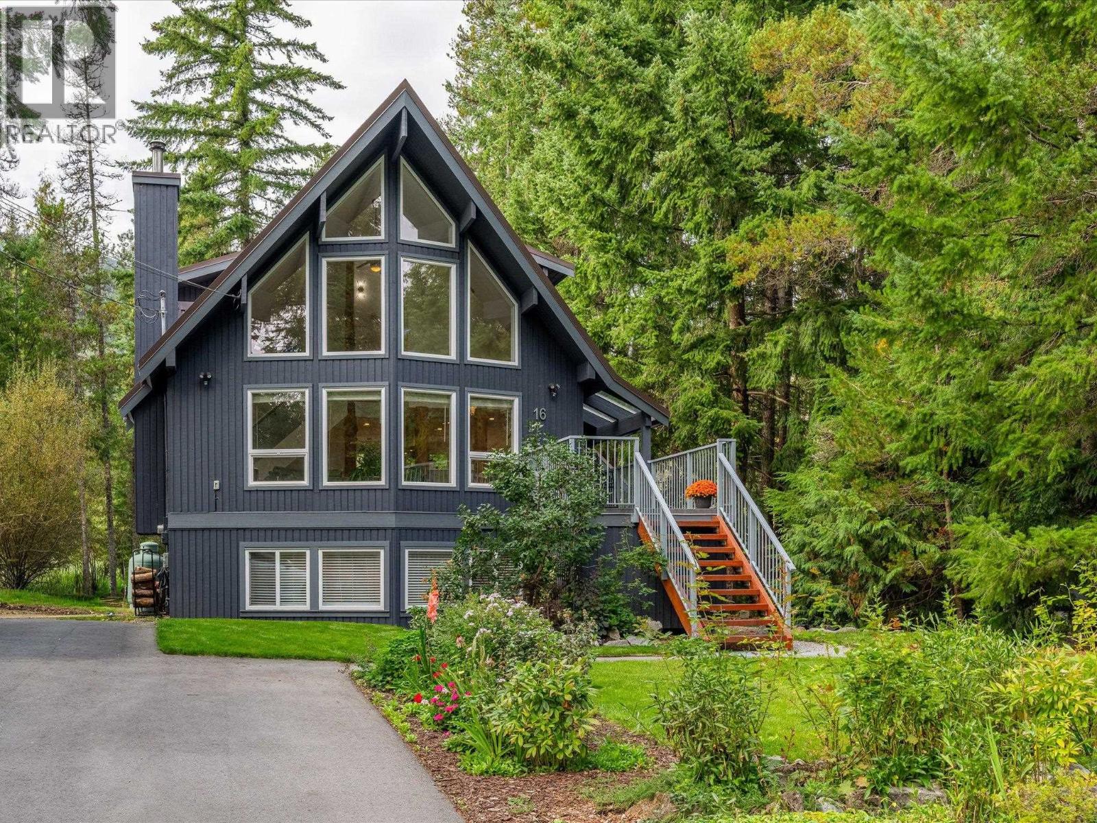 16 GARIBALDI DRIVE, Whistler